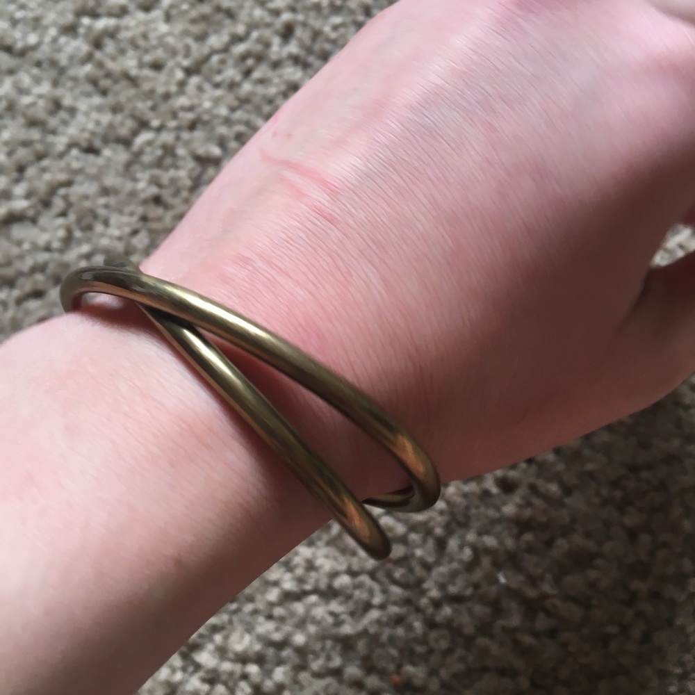 Criss cross design gold bracelet